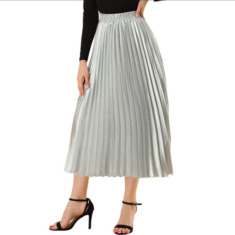 NWT Silver Tone Pleated Party Skirt, Size M
